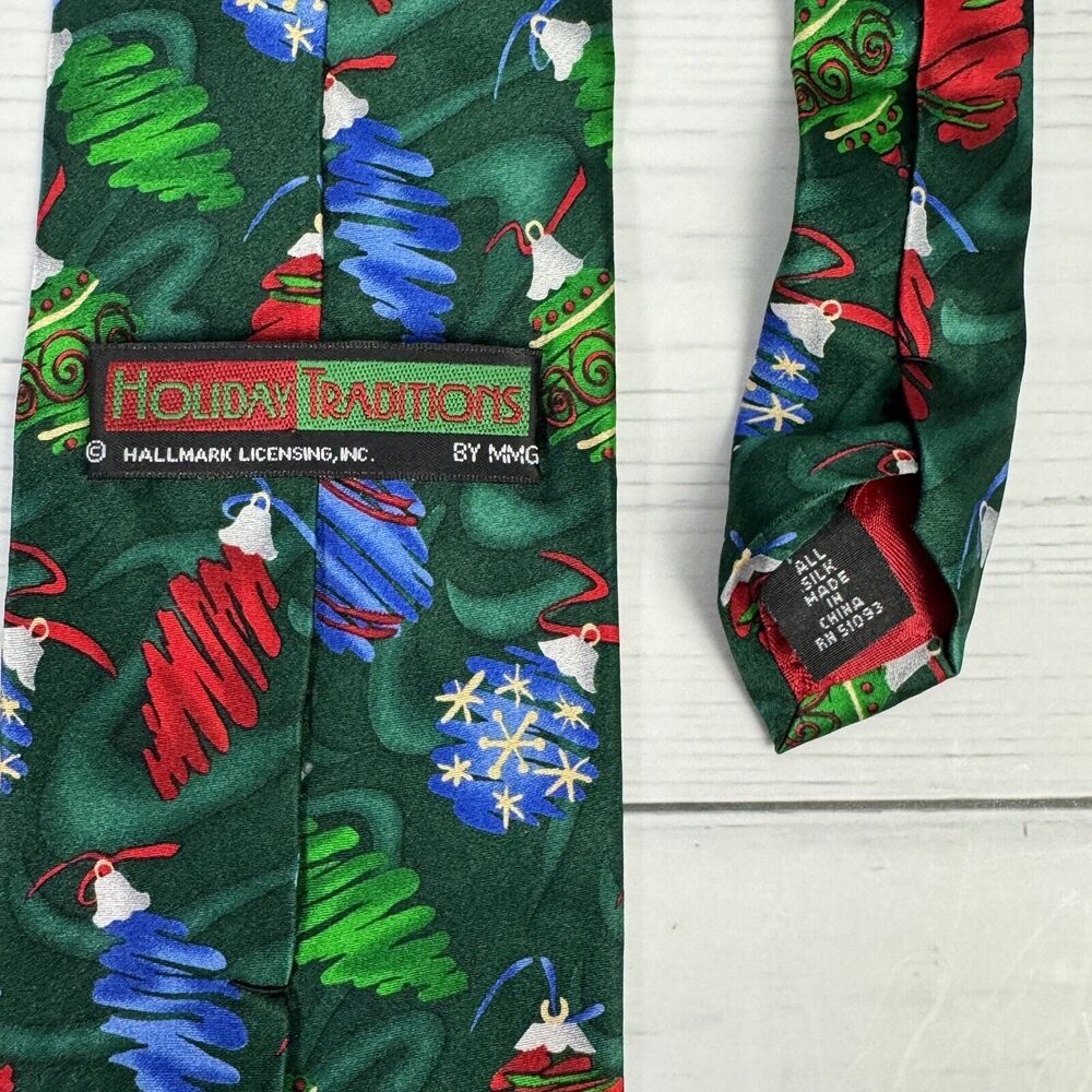 Hallmark Holiday Traditions Mens Tie Christmas Ornaments Green  EUC Red Blue - Picture 4 of 6
